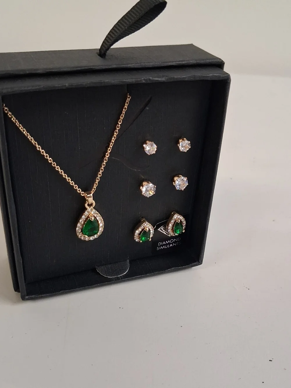 NWT Emerald Teardrop Pendant & Stud Earring Set - Gold Tone